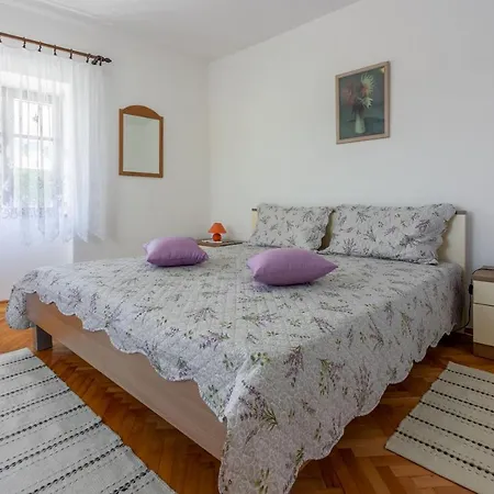 House Katica Nyaraló *