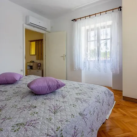House Katica Nyaraló